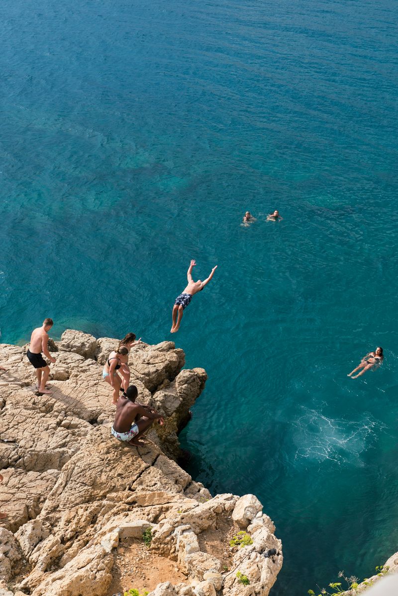 cliff divers